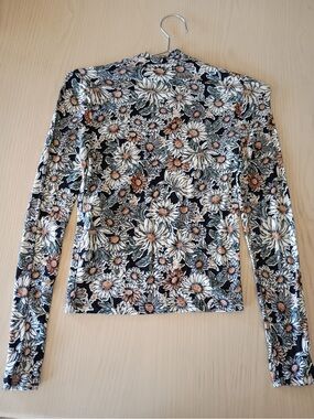 Floral Long-Sleeve Women’s Top in Black and Cream